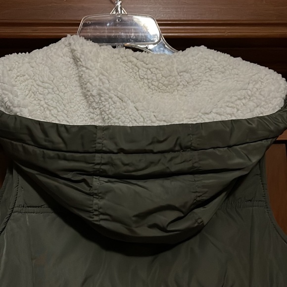 Maurice’s vest size medium. - Picture 6 of 8